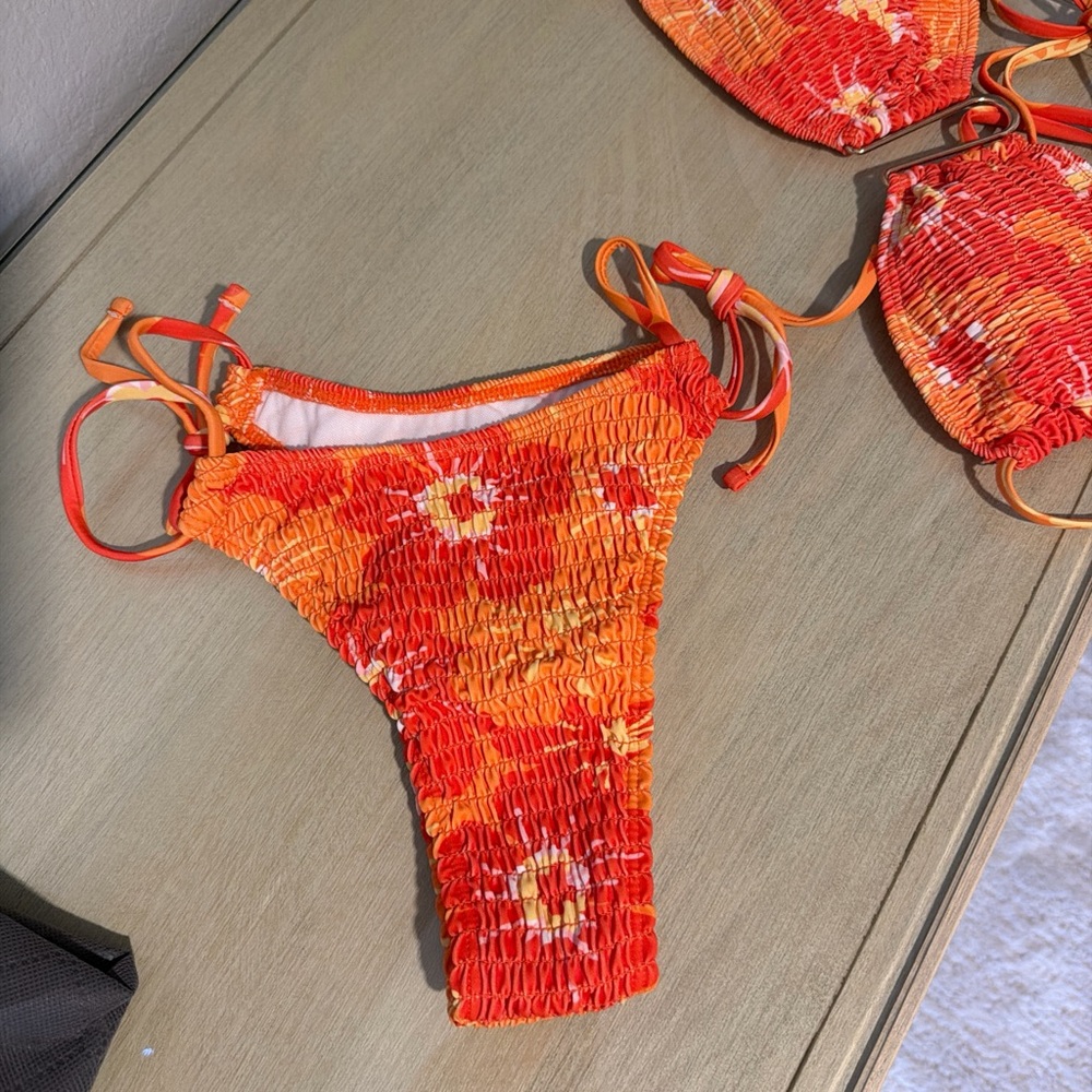 SHEIN Orange Floral Bikini Top - Picture 3 of 3